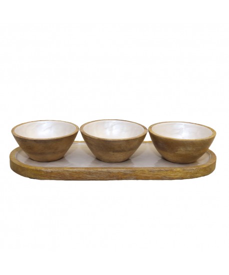 APERITIF SET OF 3 WHITE DISHES ON WHITE WOODEN TRAY